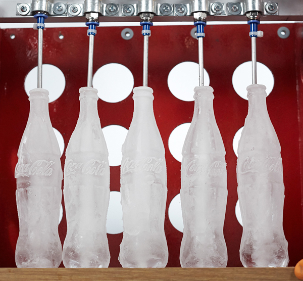 Coca-Cola-pudelēs-no-īsta-ledus3